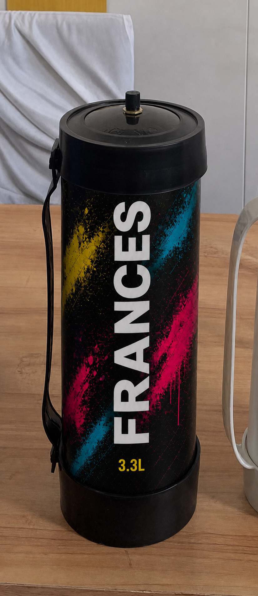 All-black 3.3L cream charger cylinder